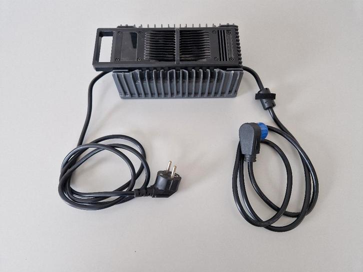 Snel lader voor piaggio one , piaggio 1+ acculader oplader, Fietsen en Brommers, Brommeronderdelen | Scooters, Zo goed als nieuw