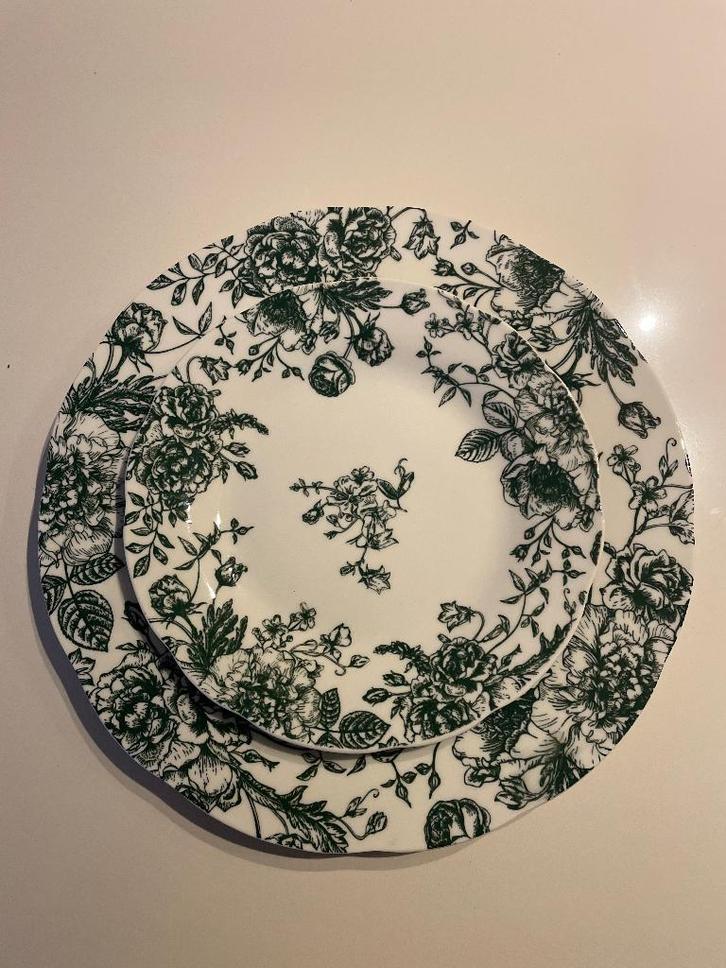 12 borden set groen wit. Zara Home lookalike, Huis en Inrichting, Keuken | Servies, Zo goed als nieuw, Bord(en), Overige stijlen