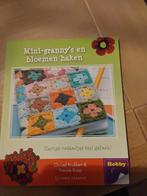 Mini-granny's en bloemen haken - boek, Ophalen of Verzenden, Zo goed als nieuw, Haken, Patroon of Boek