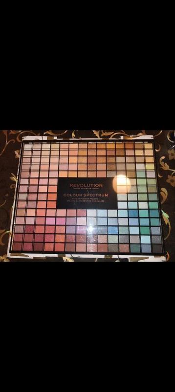Revolution pigment Oogschaduw palette  beschikbaar voor biedingen