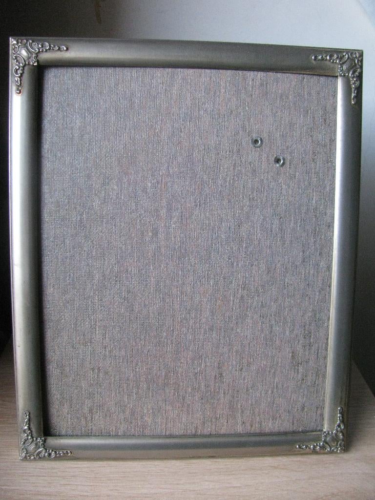 Grote Zilver Kleurige Fotolijst / Mooie Hoekjes 27.5x22.5 cm, Antiek en Kunst, Curiosa en Brocante, Verzenden