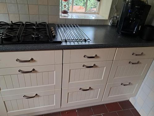 keuken met 4pits gasfornuis Merk Neff en koeldiepvries combi, Huis en Inrichting, Keuken | Complete keukens, Gebruikt, Enkelwandige keuken