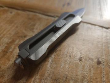 Titanium zakmes met Damascus lemmet + luxe carbon case  beschikbaar voor biedingen