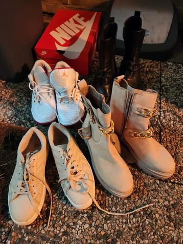 Kleding en schoenen maat 39 beschikbaar voor biedingen