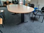 Mooie zware houten ovale vergadertafel., Ophalen
