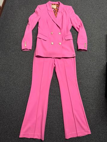 Roze pak van Josh V colbert met pantalon broek maat M beschikbaar voor biedingen