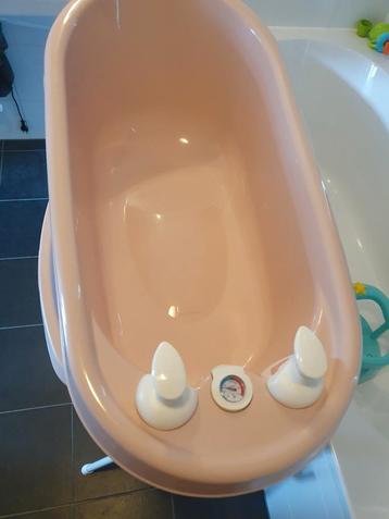 Bebe Jou babybadje op standaard, schoon en compleet beschikbaar voor biedingen