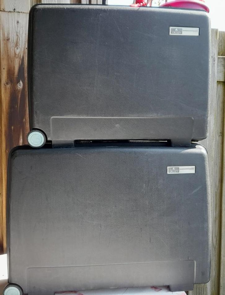 2x nette delsey koffers, Sieraden, Tassen en Uiterlijk, Koffers, Gebruikt, Hard kunststof, 70 cm of meer, Slot, Uitschuifbare handgreep