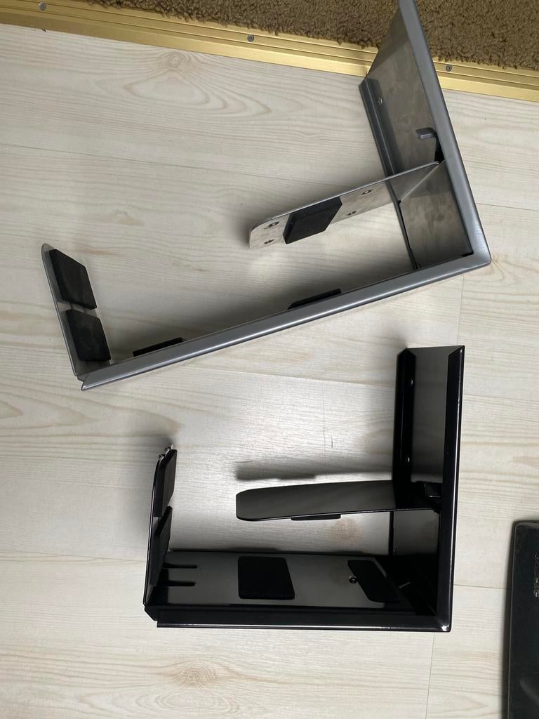 2 computersteunen te koop zwart en zilver, Computers en Software, Ophalen, Zo goed als nieuw