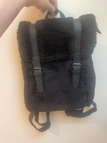 Nieuwe rugzak met zachte teddy stof beschikbaar voor biedingen
