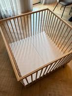 Babybox van hout Handgemaakt incl Matras topper, Kinderen en Baby's, Boxen, Ophalen of Verzenden, Zo goed als nieuw, Vierkant
