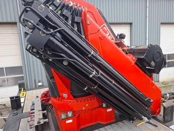 FASSI 195 TON / METERKRAAN OP PONTON. beschikbaar voor biedingen