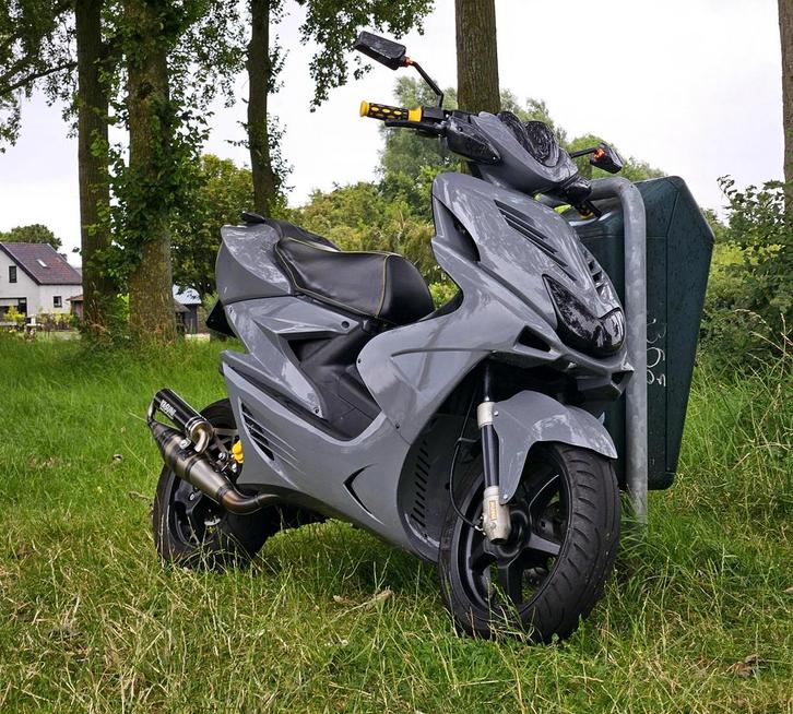 GEZOCHT: Yamaha Aerox/Speedfight, Fietsen en Brommers, Scooters | Yamaha, Zo goed als nieuw, Aerox, Tweetakt, Ophalen of Verzenden