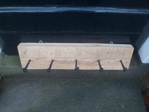 KAPSTOK 5 ijzeren haken spijkers wandkapstok hout 63,5 breed, Huis en Inrichting, Woonaccessoires | Kapstokken, Gebruikt, Wandkapstok
