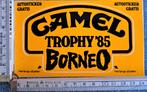 Vintage autosticker Camel Trophy 85 Borneo logo garage, Verzamelen, Ophalen of Verzenden, Zo goed als nieuw