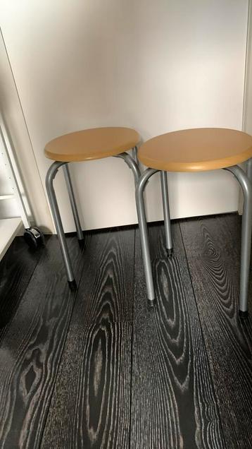 2 krukjes beukenkleur stapelbaar beschikbaar voor biedingen