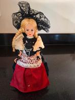 Popje – Zwitserse (Bern) klederdracht, Verzamelen, Poppen, Ophalen of Verzenden, Zo goed als nieuw, Pop