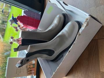 Nieuw in doos S oliver enkelboots taupe maat 41 beschikbaar voor biedingen