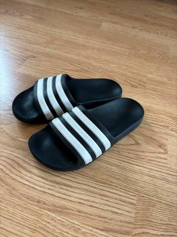 Adidas slipper zwart  beschikbaar voor biedingen