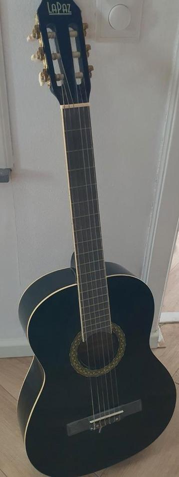 Zwarte akoestische La Paz gitaar beschikbaar voor biedingen