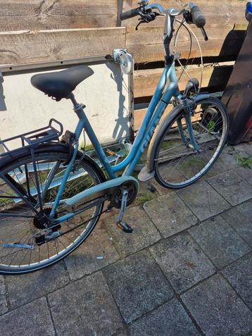 Een 28 inch giant damesfiets  beschikbaar voor biedingen