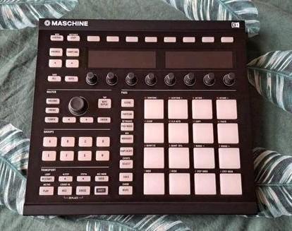 Native Instruments Maschine MK2, Muziek en Instrumenten, Midi-apparatuur, Zo goed als nieuw, Ophalen