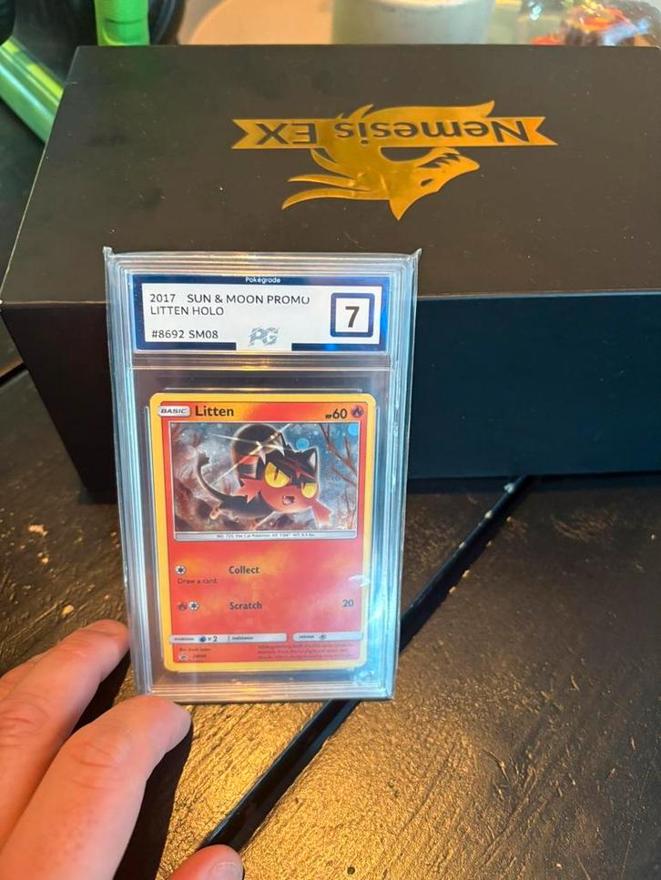 Litten graded, Hobby en Vrije tijd, Verzamelkaartspellen | Pokémon, Zo goed als nieuw, Meerdere kaarten, Foil, Ophalen of Verzenden