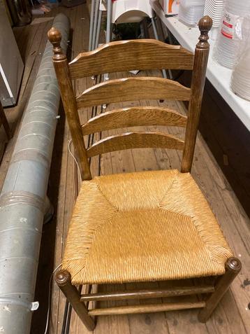 Houten Stoelen met Riet beschikbaar voor biedingen
