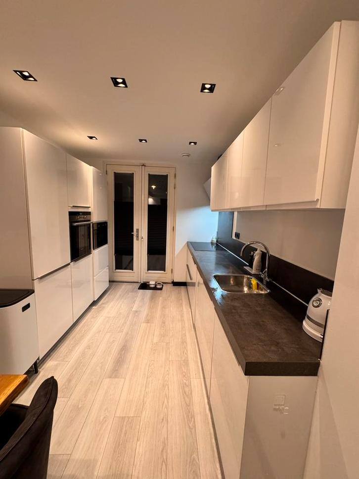 Complete inbouwkeuken met Siemens apparatuur, Huis en Inrichting, Keuken | Complete keukens, Gebruikt, Hoekkeuken, Wit, Kunststof