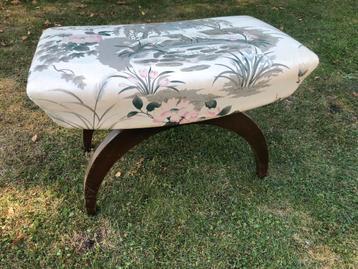 Voetenbank / Kruk - Stijlvol en Comfortabel beschikbaar voor biedingen