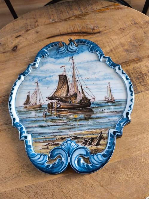 Makkum Tichelaar Plaquette - Maritiem vissersboten, Antiek en Kunst, Antiek | Wandborden en Tegels, Ophalen of Verzenden