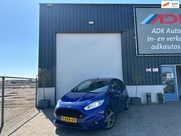 Ford Fiesta 1.6 ST2 CAMERA/STOELVERW/XENON/LEDER/CLIMA/NAVI beschikbaar voor biedingen