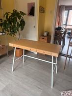 Bureau met bamboe houten blad en witte poten. LILLÅSEN, Huis en Inrichting, Bureaus, Ophalen of Verzenden, Zo goed als nieuw, Bureau