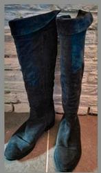 Donkerblauw suede laarzen
maat 39, Kleding | Dames, Hoge laarzen, Blauw, Ophalen of Verzenden, Gedragen