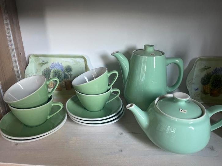Groene Koffie/Thee Servies Set, Huis en Inrichting, Keuken | Servies, Zo goed als nieuw, Kop(pen) en/of Schotel(s), Effen, Keramiek