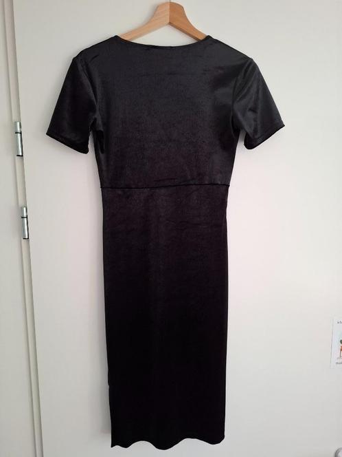 Zwart slimfit jurkje van ZARA korte mouw - maat S, Kleding | Dames, Jurken, Zo goed als nieuw, Maat 36 (S), Zwart, Onder de knie