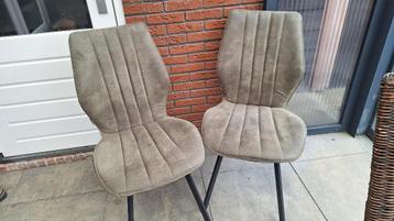 Eetkamer stoelen beschikbaar voor biedingen