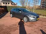 Volvo V40 2.0 T3 152PK 2015 Grijs, Auto's, Volvo, Voorwielaandrijving, 4 cilinders, Handgeschakeld, 152 pk