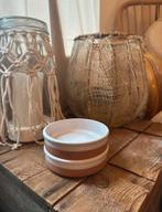 Twee tapas schaaltjes van terracotta en witte glazuur, Ophalen of Verzenden, Zo goed als nieuw