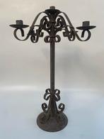 Grote hoge metalen kandelaar., Gebruikt, 50 tot 75 cm, Ophalen of Verzenden, Metaal