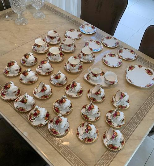 Prachtige royal albert serviezen, Antiek en Kunst, Antiek | Servies compleet, Ophalen of Verzenden