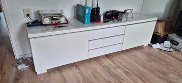 Prachtig net TV meubel Ikea Besta. 1,80 br. Incl. Glasplaat. beschikbaar voor biedingen