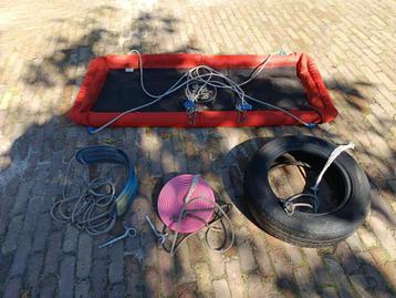 robuuste schommel met swing, band, zitje en ligschommel beschikbaar voor biedingen