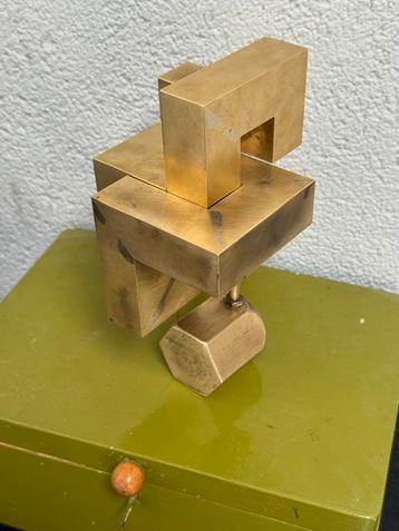 Abstract Kunst object van messing beschikbaar voor biedingen