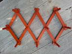 Vintage uittrekbaar oranje kapstokje / mokkenrek, 10 haakjes, Ophalen, Gebruikt