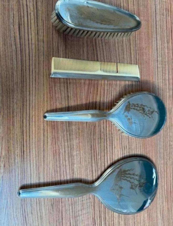Verzilverde kaptafel set met spiegel, borstel en kam, Antiek en Kunst, Curiosa en Brocante, Ophalen of Verzenden