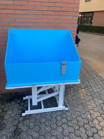 Elektrisch verstelbaar trimbad - ideaal voor startende salon beschikbaar voor biedingen