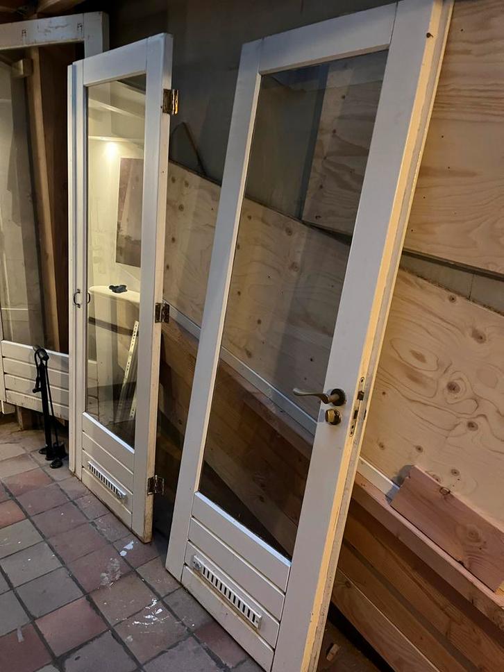 Twee Houten Tuindeuren met Glas en Klassiek Sluitwerk, Doe-het-zelf en Verbouw, Deuren en Horren, Gebruikt, Buitendeur, 200 tot 215 cm