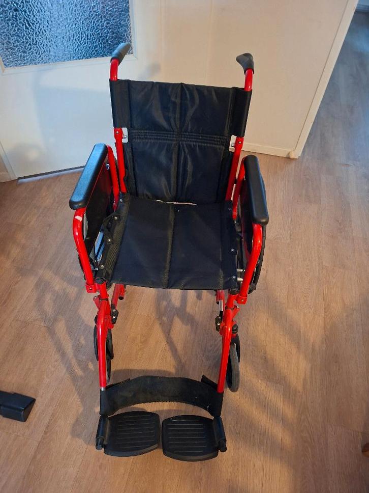 Te Koop: Rolstoel aidapt 70 euro, Diversen, Rolstoelen, Gebruikt, Duwrolstoel, Inklapbaar, Ophalen