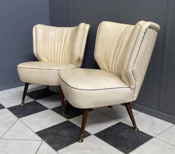 50 jaren 2 gebroken witte cocktail fauteuils met voet dop  beschikbaar voor biedingen